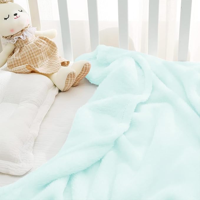 Exclusivo Mezcla Plush Fuzzy Fleece Throw Blanket, Super Soft, Fluffy and Warm - Image 4