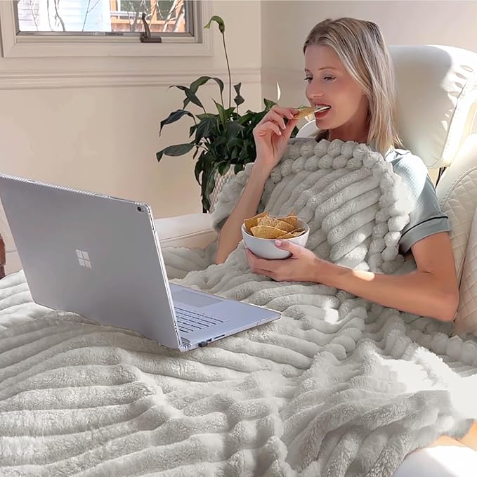 BEDELITE King Size Blanket for Bed, 300GSM Soft & Warm Fleece Blanket, - Image 3