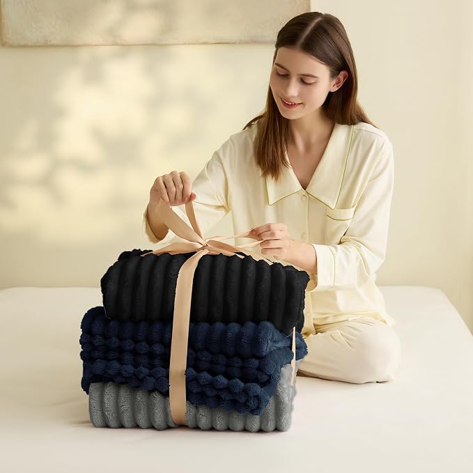 HIMEET Navy Blue Ribbed King Size Blanket - Image 4