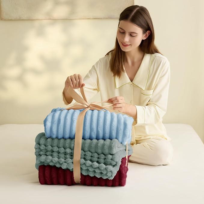 HIMEET Light Blue Ribbed Throw Blanket - Image 4