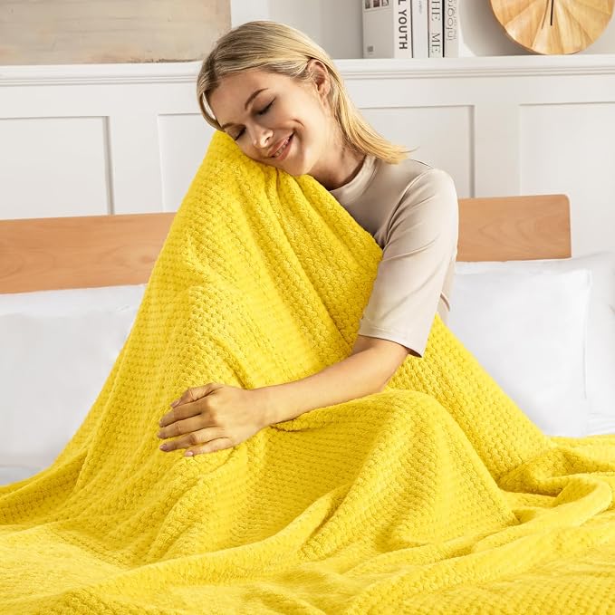 Exclusivo Mezcla Fleece Bed Blanket Twin Size, Super Soft and Warm Blankets - Image 3