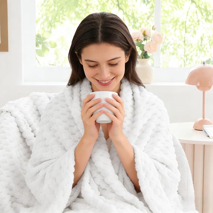 BEDELITE Fleece Throw Blanket for Couch & Bed - Image 4
