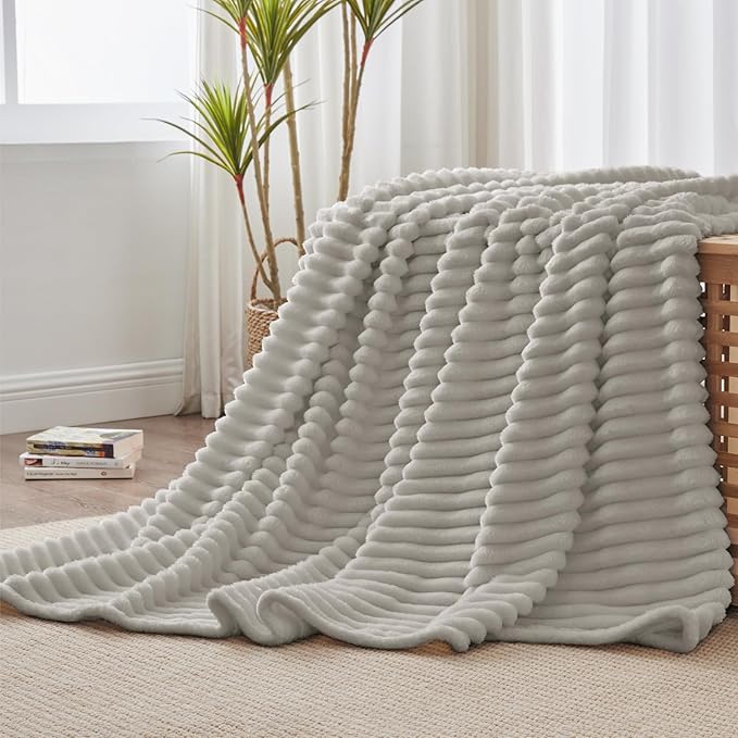 BEDELITE Twin Blanket for Couch & Bed, 300GSM Soft & Warm Fleece Blanket - Image 2