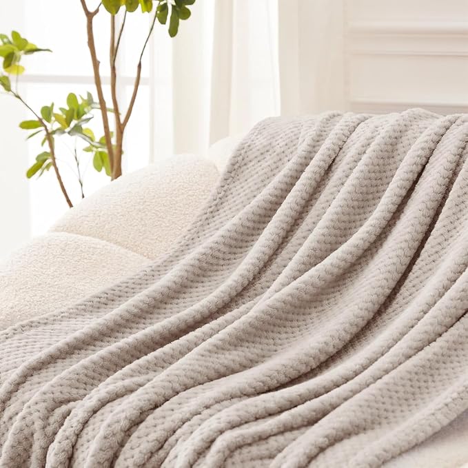Exclusivo Mezcla Fleece Bed Blanket Twin Size, Super Soft and Warm Blankets - Image 4