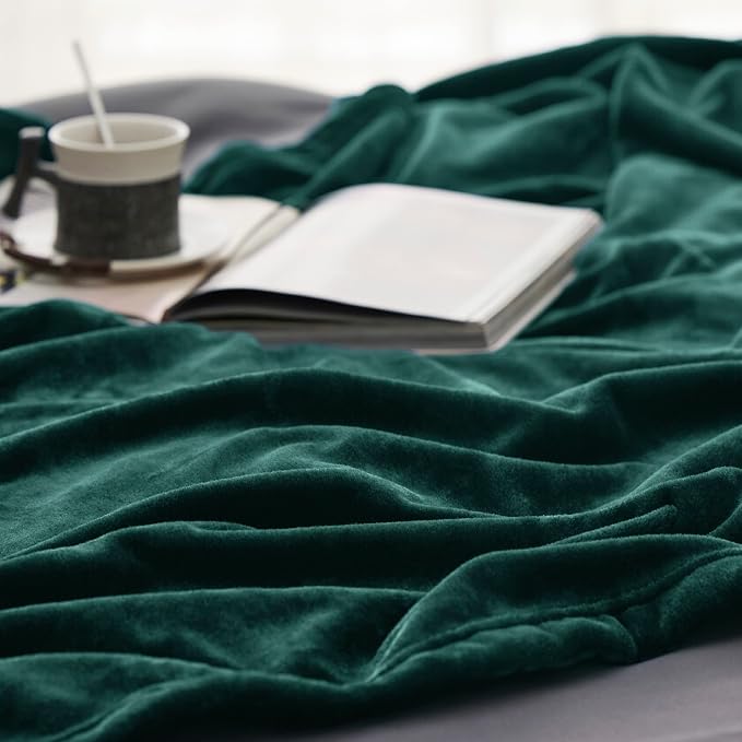 Bedsure GentleSoft Fleece Blankets King Size Emerald Green - Image 4
