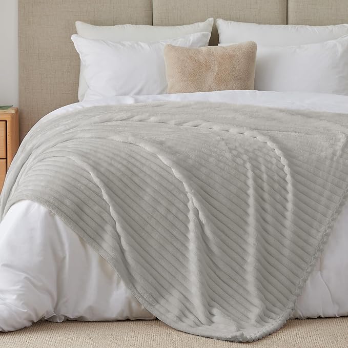 BEDELITE Blankets Queen Size for Bed, 300GSM Soft & Warm Fleece Blanket - Image 7