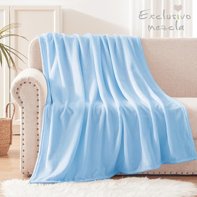 Exclusivo Mezcla Fleece Ice Blue Throw Blanket - Image 3