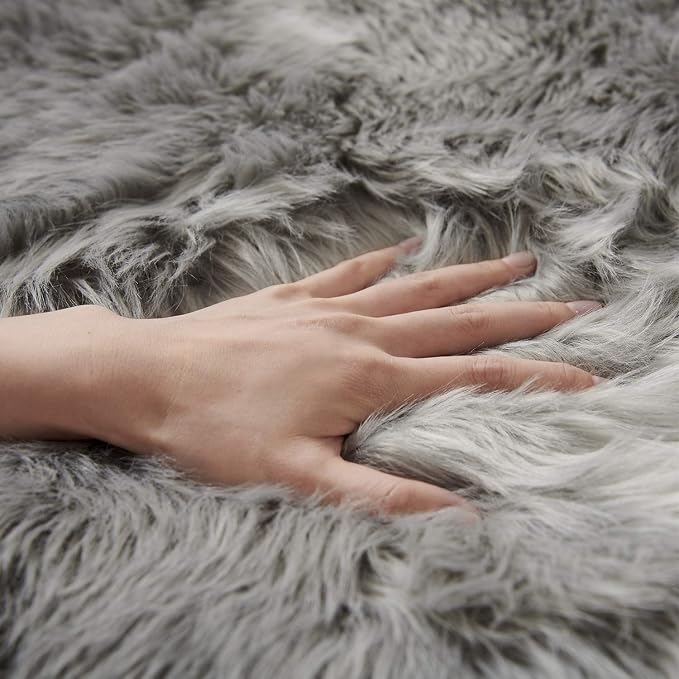 SERISSA 2x3 Fluffy Grey Faux Sheepskin Shaggy Rug - Image 3