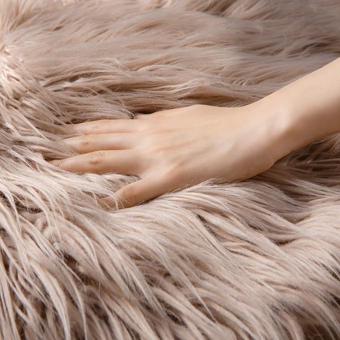 Ashler Faux Fur Rug - Image 6