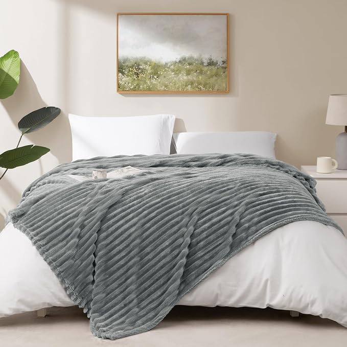 HIMEET Grey Ribbed King Size Blanket - Image 7