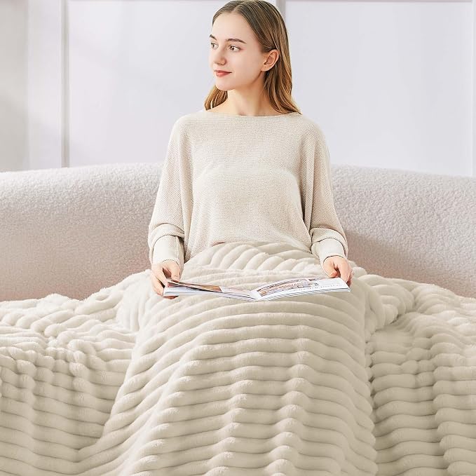 BEDELITE Blankets Queen Size for Bed, 300GSM Soft & Warm Fleece Blanket - Image 3