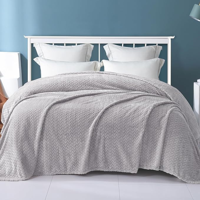 Exclusivo Mezcla Light Grey Fleece Queen Size Blanket - Image 2