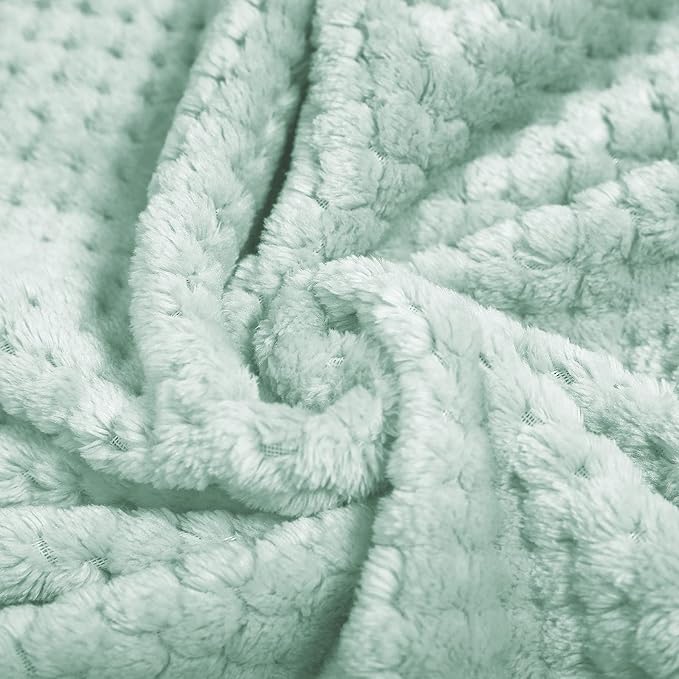 Exclusivo Mezcla Fleece Throw Blanket, Super Soft and Warm Blankets - Image 7