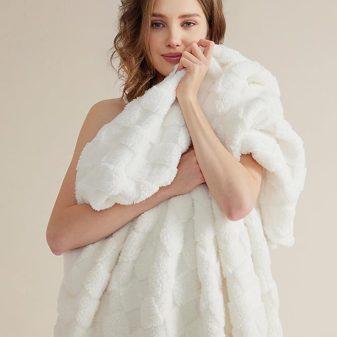 Bedsure GentleSoft Full Size Blankets - Image 2