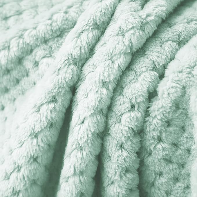 Exclusivo Mezcla Fleece Throw Blanket, Super Soft and Warm Blankets - Image 8