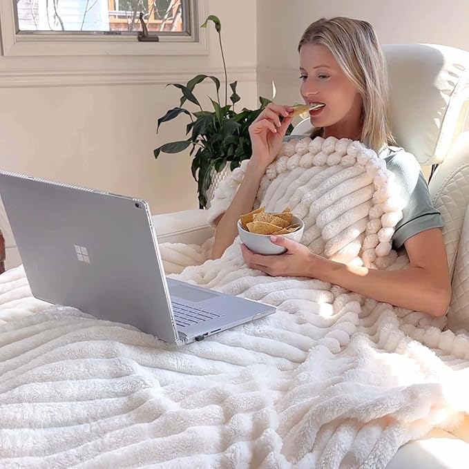 BEDELITE King Size Blanket for Bed, 300GSM Soft & Warm Fleece Blanket, - Image 3