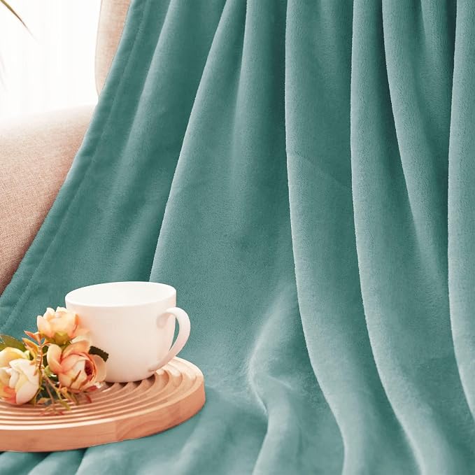 Exclusivo Mezcla Fleece Celadon Throw Blanket - Image 7