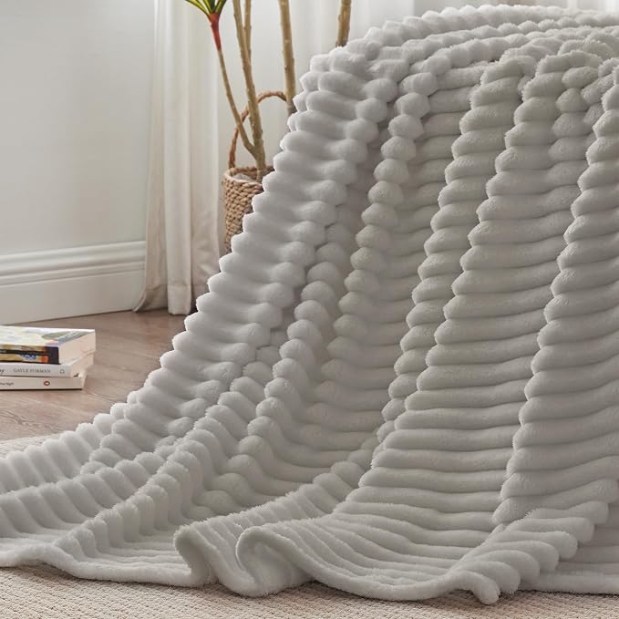 BEDELITE Blankets Queen Size for Bed, 300GSM Soft & Warm Fleece Blanket - Image 6
