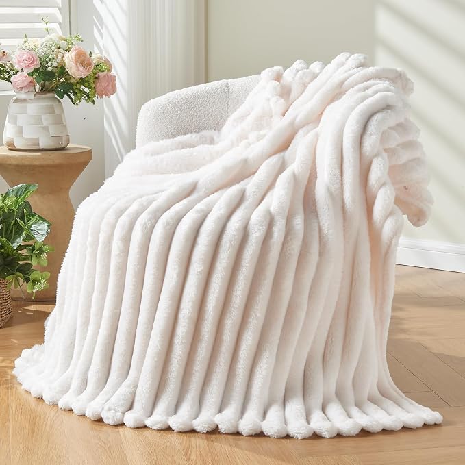 NEWCOSPLAY Fleece Ribbed Cozy Queen Blanket - Image 7