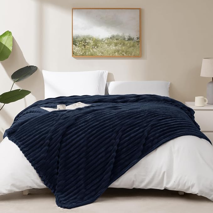HIMEET Navy Blue Ribbed Twin Blanket - Image 6