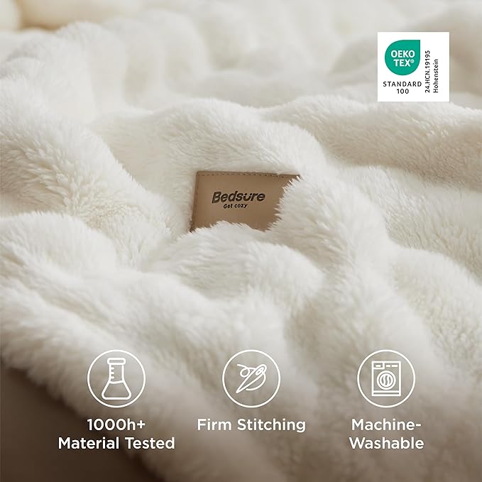 Bedsure 3D Fleece Bubble Blanket - Image 5