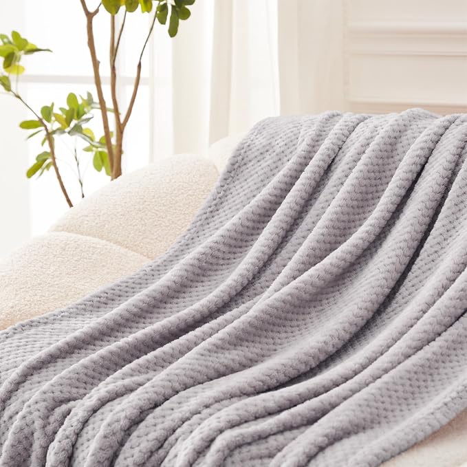 Exclusivo Mezcla Fleece Bed Blanket Queen Size, Super Soft and Warm Blankets - Image 4