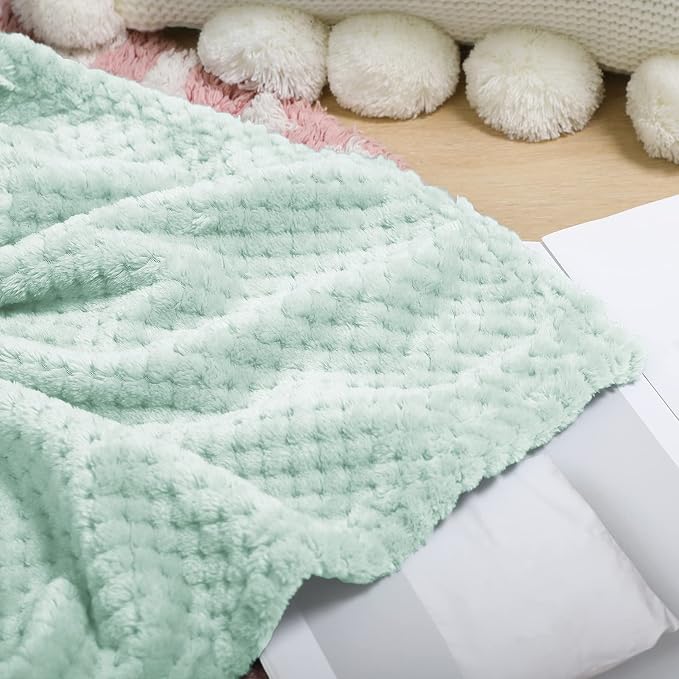 Exclusivo Mezcla Fleece Throw Blanket, Super Soft and Warm Blankets - Image 6