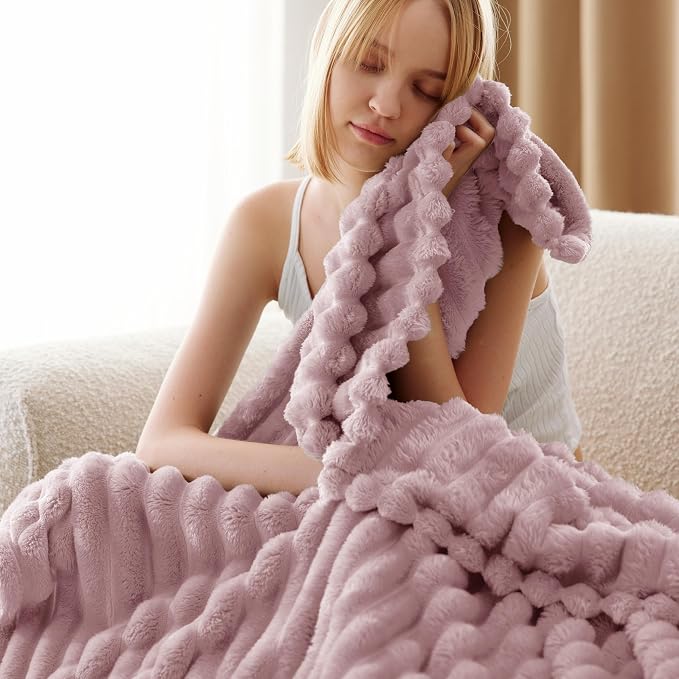 Bedsure GentleSoft Pink Twin XL Blanket - Image 4