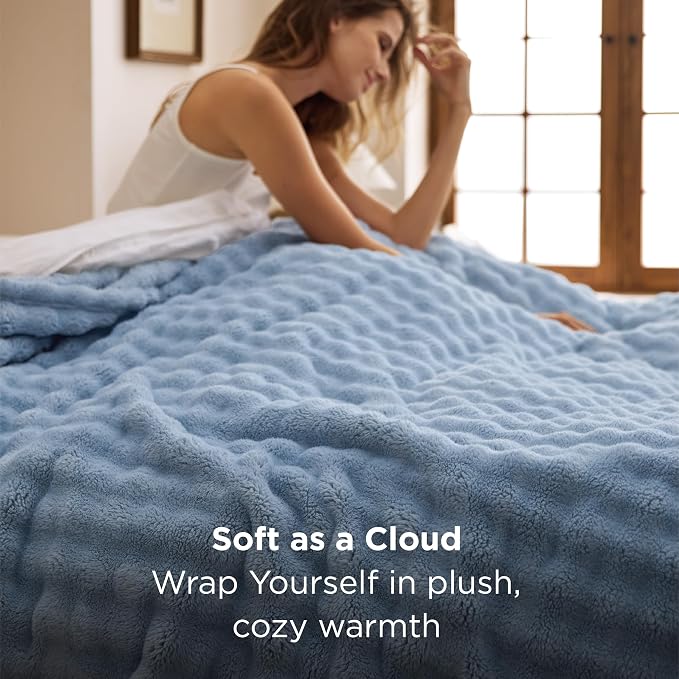 Bedsure 3D Fleece Bubble Blanket - Image 2