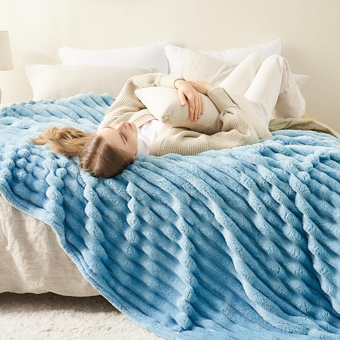 NEWCOSPLAY Fleece Ribbed Cozy Twin Blanket - Image 4