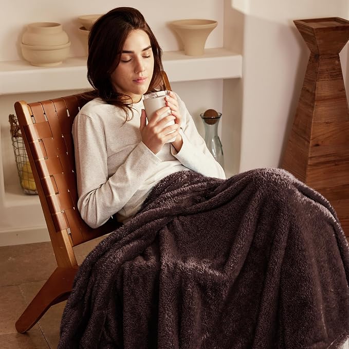 Exclusivo Mezcla Plush Fuzzy Fleece Throw Blanket Extra Large, Super Soft - Image 3