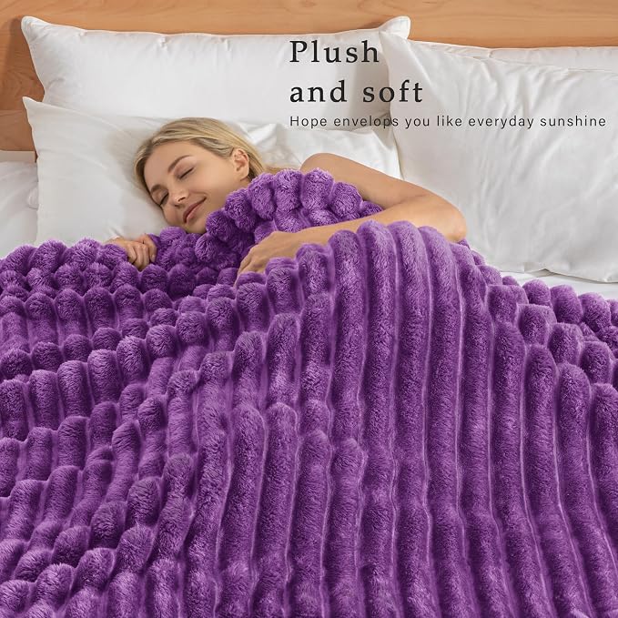 Exclusivo Mezcla Queen Size Flannel Fleece Blanket, Super Soft Striped Jacquard - Image 2