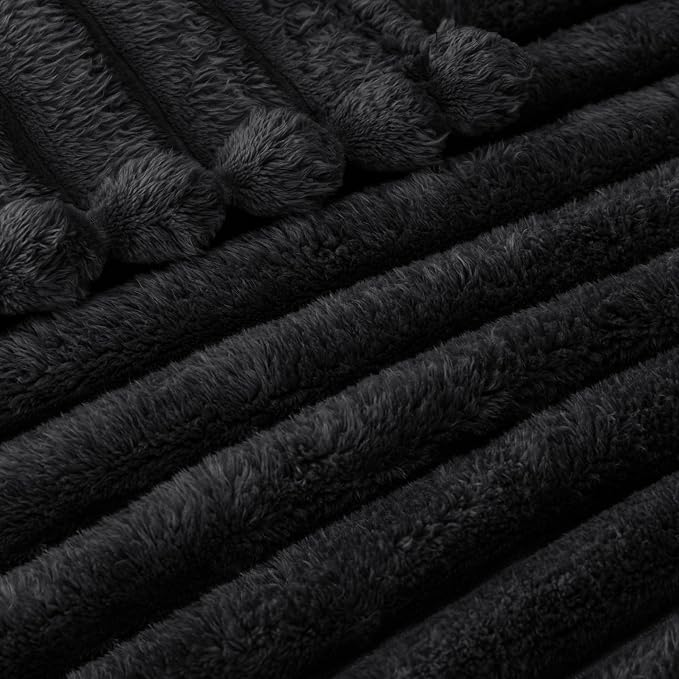 Exclusivo Mezcla Striped Fleece Throw Blanket - Image 4