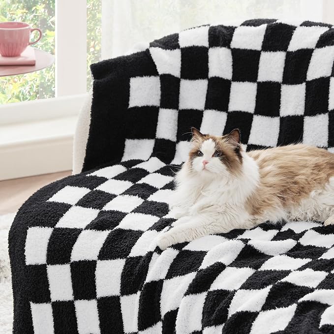 Bedsure GentleSoft Cozy Soft Throw Blanket, Lightweight Warm Knit All Season - Image 2