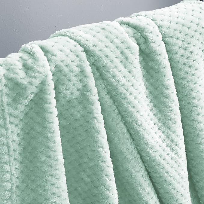 Exclusivo Mezcla Fleece Throw Blanket, Super Soft and Warm Blankets - Image 5