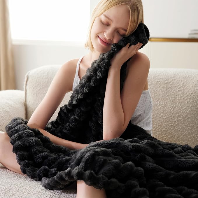 Bedsure GentleSoft Black Fleece Blanket - Image 3