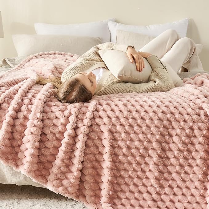 NEWCOSPLAY Fleece Clouds Cozy Queen Blanket - Image 3