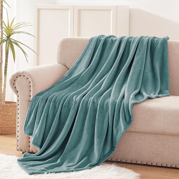 Exclusivo Mezcla Fleece Celadon Throw Blanket - Image 3