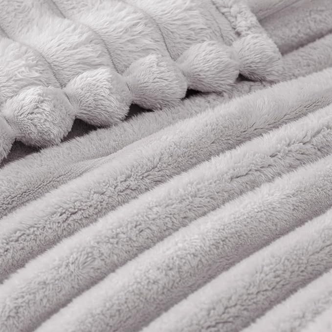 Exclusivo Mezcla Queen Size Flannel Fleece Blanket, Super Soft Striped Jacquard - Image 4