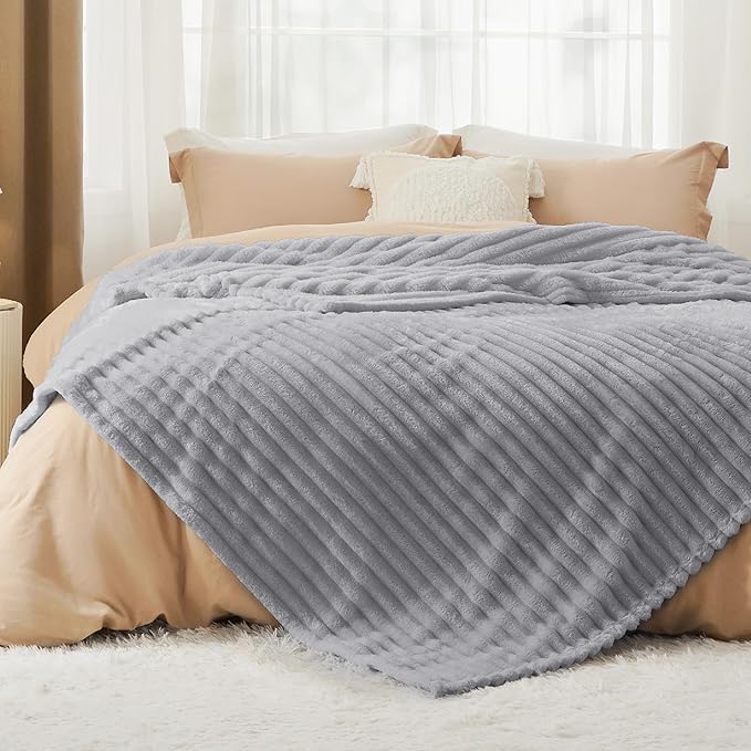 Bedsure GentleSoft Full Size Blanket - Image 2