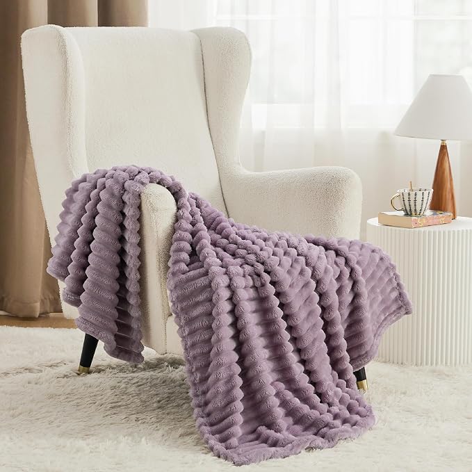 Bedsure GentleSoft Light Purple Fleece Blanket - Image 2