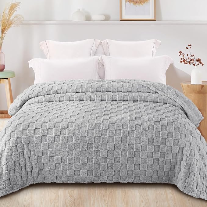 Exclusivo Mezcla Twin Size Flannel Fleece Blanket, Super Soft and Warm - Image 3