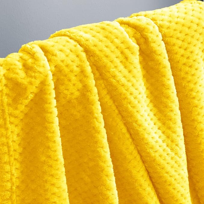 Exclusivo Mezcla Fleece Throw Blanket, Super Soft and Warm Blankets - Image 6