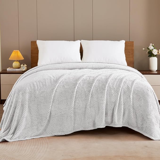 Exclusivo Mezcla Fleece Bed Blanket King Size, Super Soft and Warm Blankets - Image 2