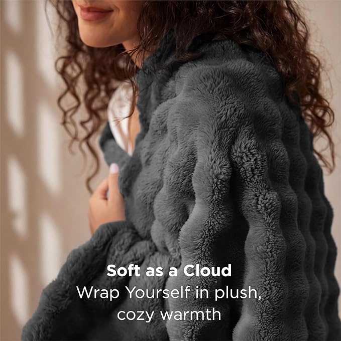 Bedsure 3D Fleece Bubble Blanket - Image 2