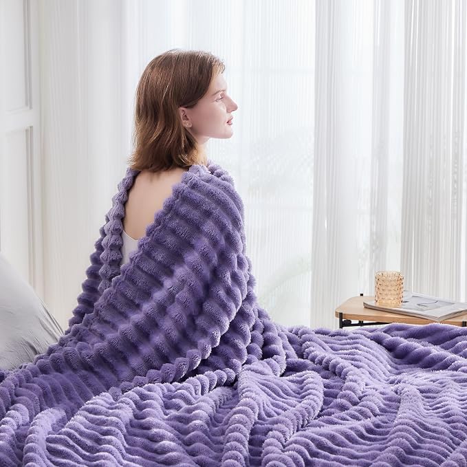 NEWCOSPLAY Fleece Ribbed Cozy King Blanket - Image 3