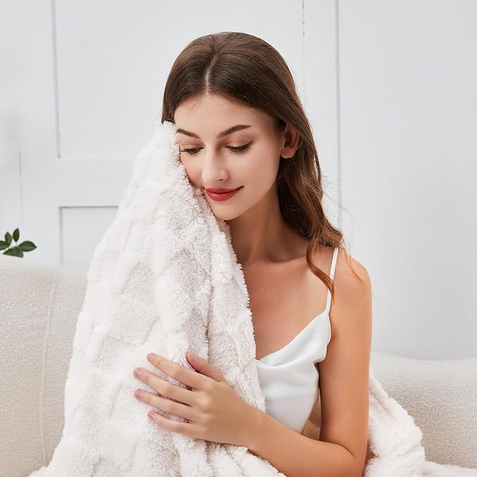 Aganear Flannel Throw Blanket - Image 8