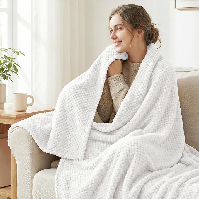 Exclusivo Mezcla Fleece Bed Blanket Twin Size, Super Soft and Warm Blankets - Image 2