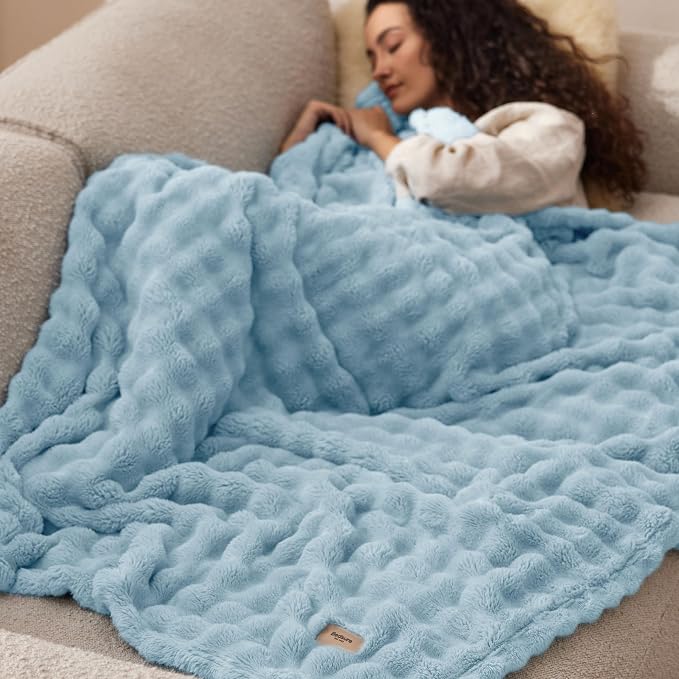 Bedsure 3D Fleece Bubble Blanket - Image 8