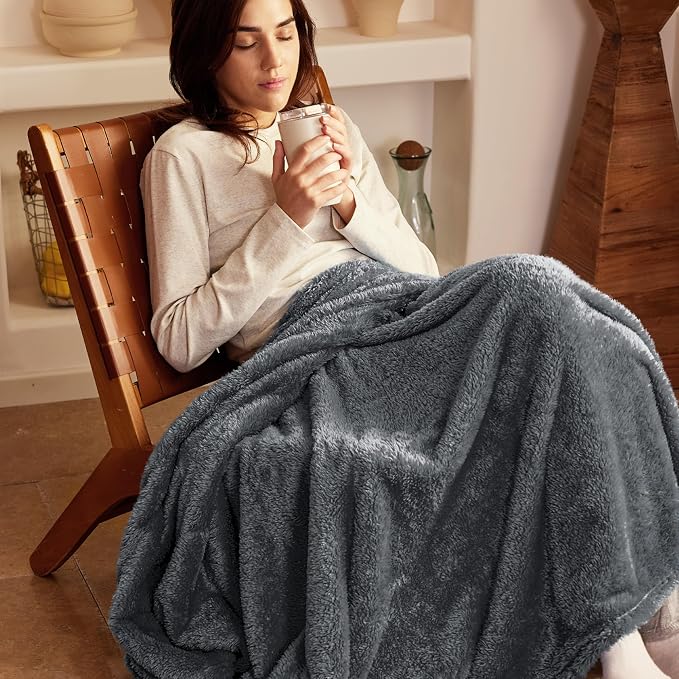 Exclusivo Mezcla Plush Fuzzy Fleece Throw Blanket Extra Large, Super Soft - Image 3